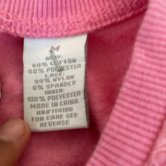 Pink top M in kids (sleeves are tight) - Picture 3 of 4